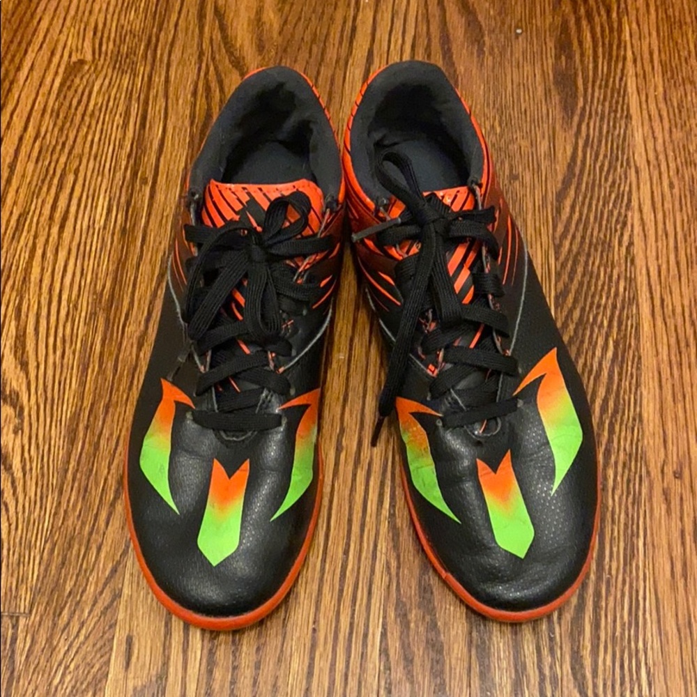Adidas Soccer Shoes Boys size 6